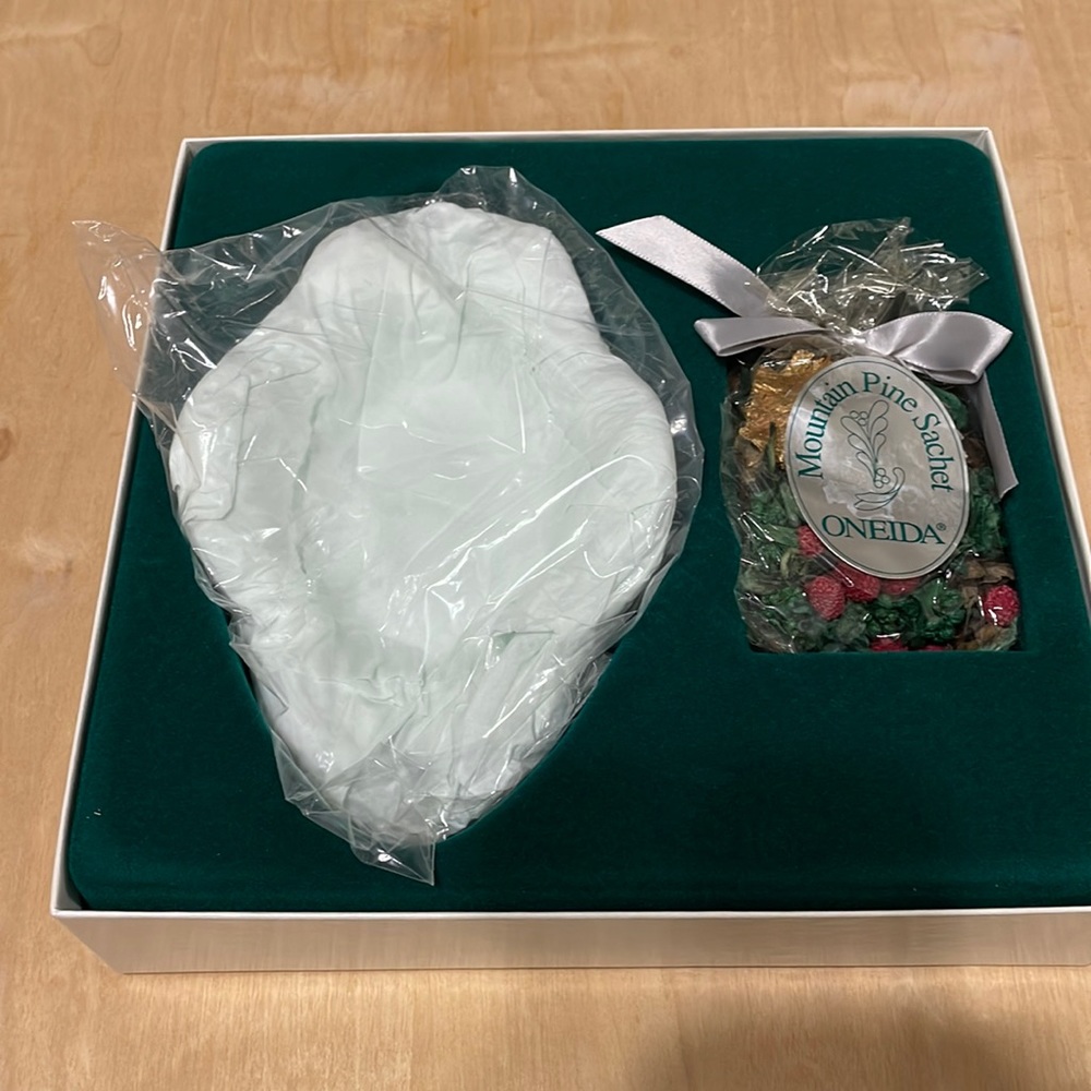 7" Boutique Bowl & mountain pine Sachet item number 8011 7975A